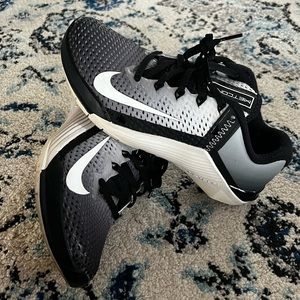 Nike metcon 6 women’s size 6.5 black and white